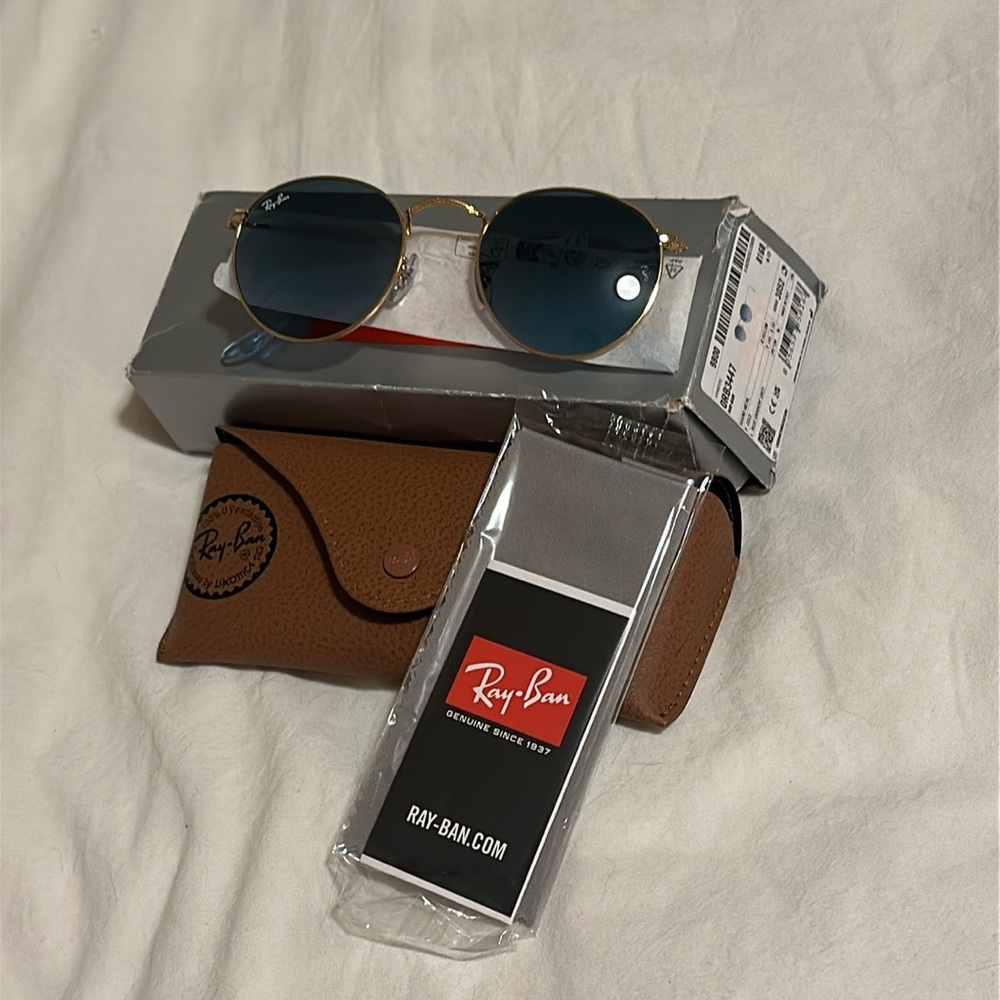 Ray-Ban Round Sunglasses - Gold Frame with Blue Lenses